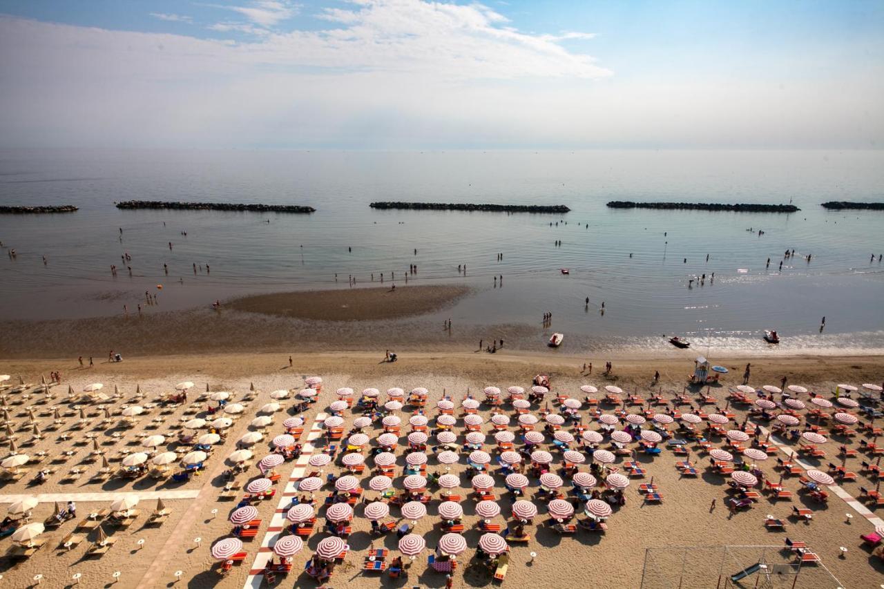 Hotel Majestic Bellaria-Igea Marina Esterno foto