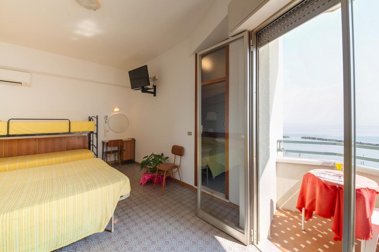 Hotel Majestic Bellaria-Igea Marina Esterno foto
