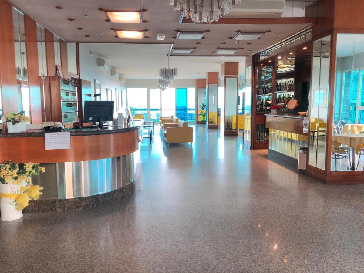 Hotel Majestic Bellaria-Igea Marina Esterno foto