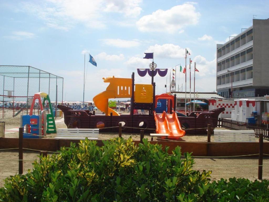 Hotel Majestic Bellaria-Igea Marina Esterno foto