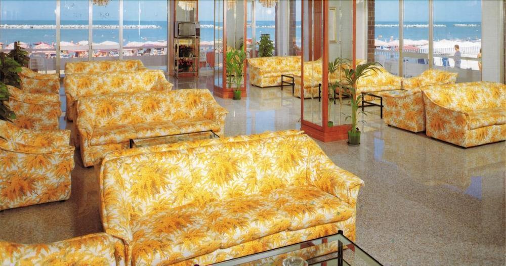 Hotel Majestic Bellaria-Igea Marina Esterno foto